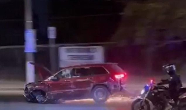 Persecución en Puerto Vallarta termina con arresto y múltiples autos dañados