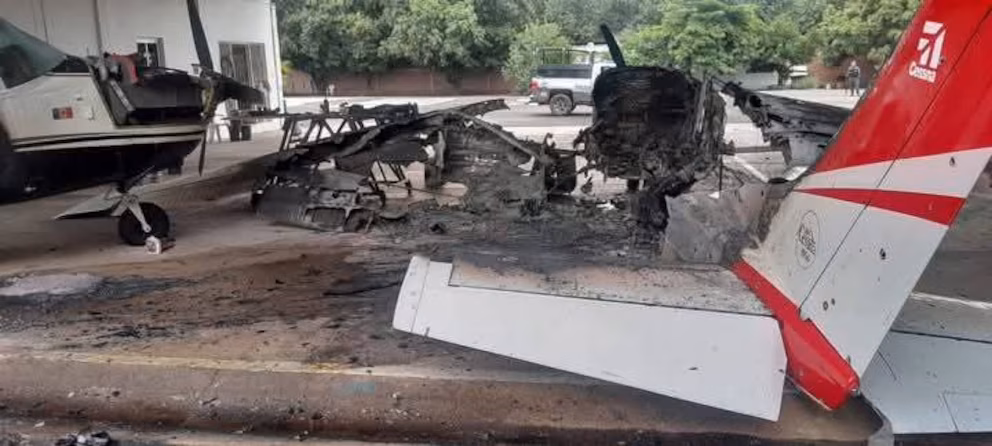 Narco arrecia ataques en Michoacán; con drones, incendian avioneta y autobús