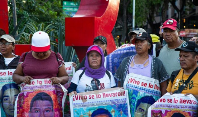 Padres de los 43 piden no ser reprimidos ni criminalizados