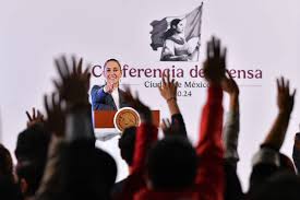 TRAS BAMBALINAS. Los extremos y los extremismos se tocan